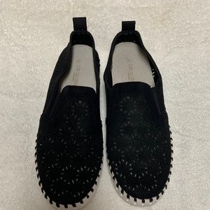 ISLE JACOBSEN summertime loafer, black with white sole - women’s size 40